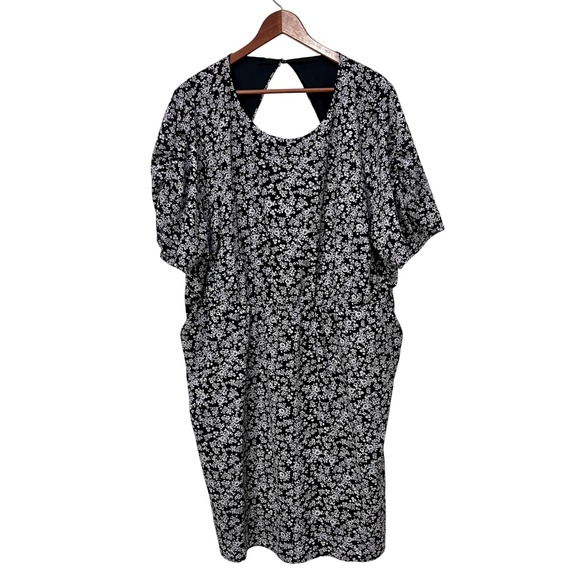 Torrid Black Ditsy Floral Short Sleeve Mini Dress with Pockets and Smocked Back - Picture 3 of 12